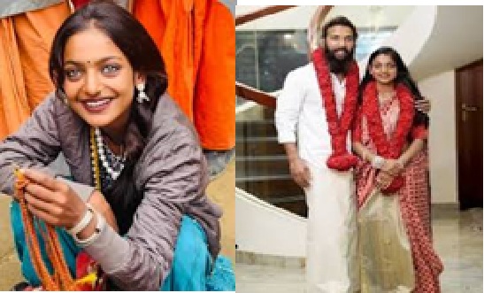 કુંભ મેળાની વાયરલ ગર્લ મોનાલીસા એ કોની સાથે લગ્ન કર્યા ?