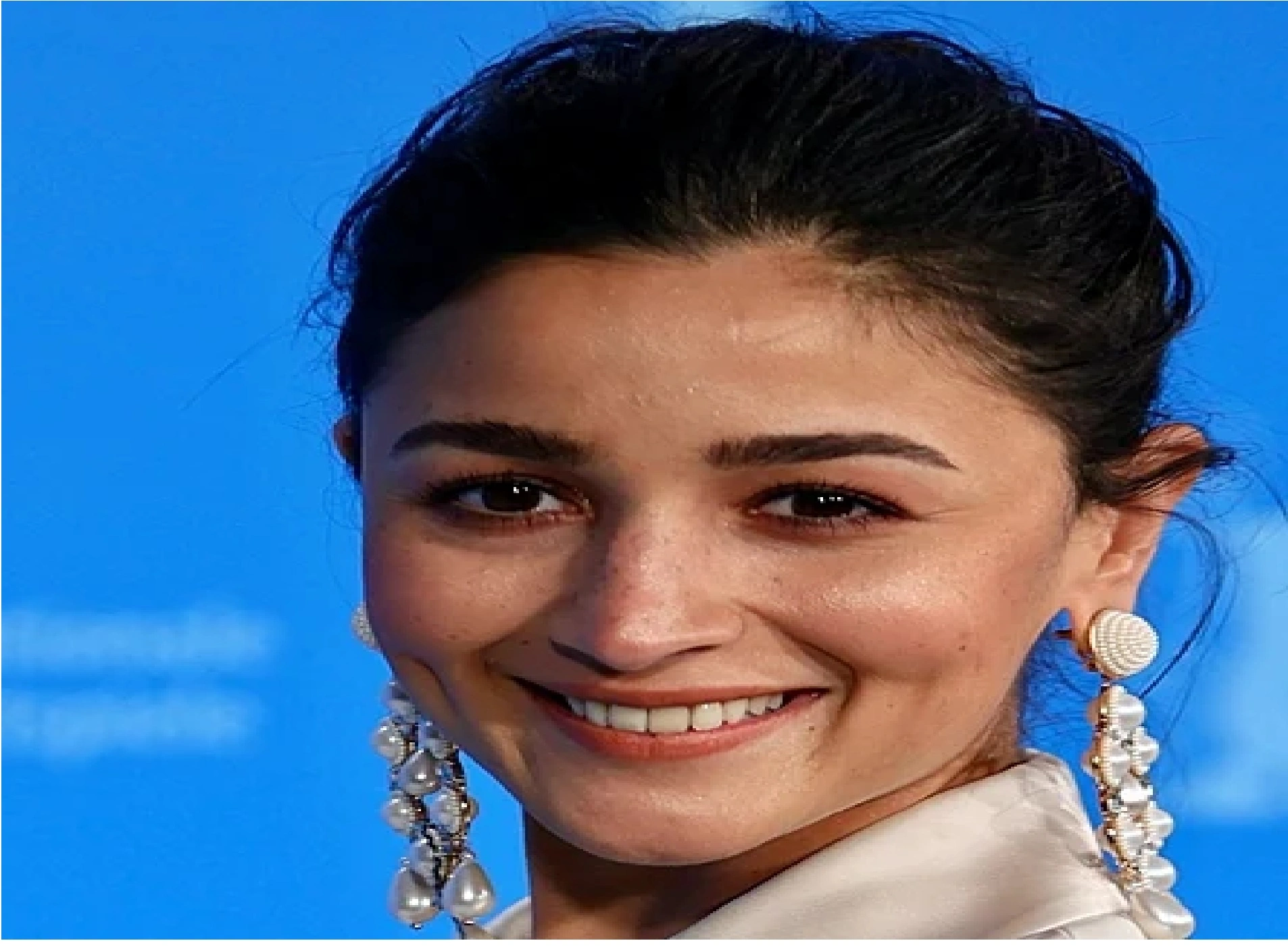 આલિયા ભટ્ટનો સ્ટનિંગ સ્ટાઇલિશ અંદાજ