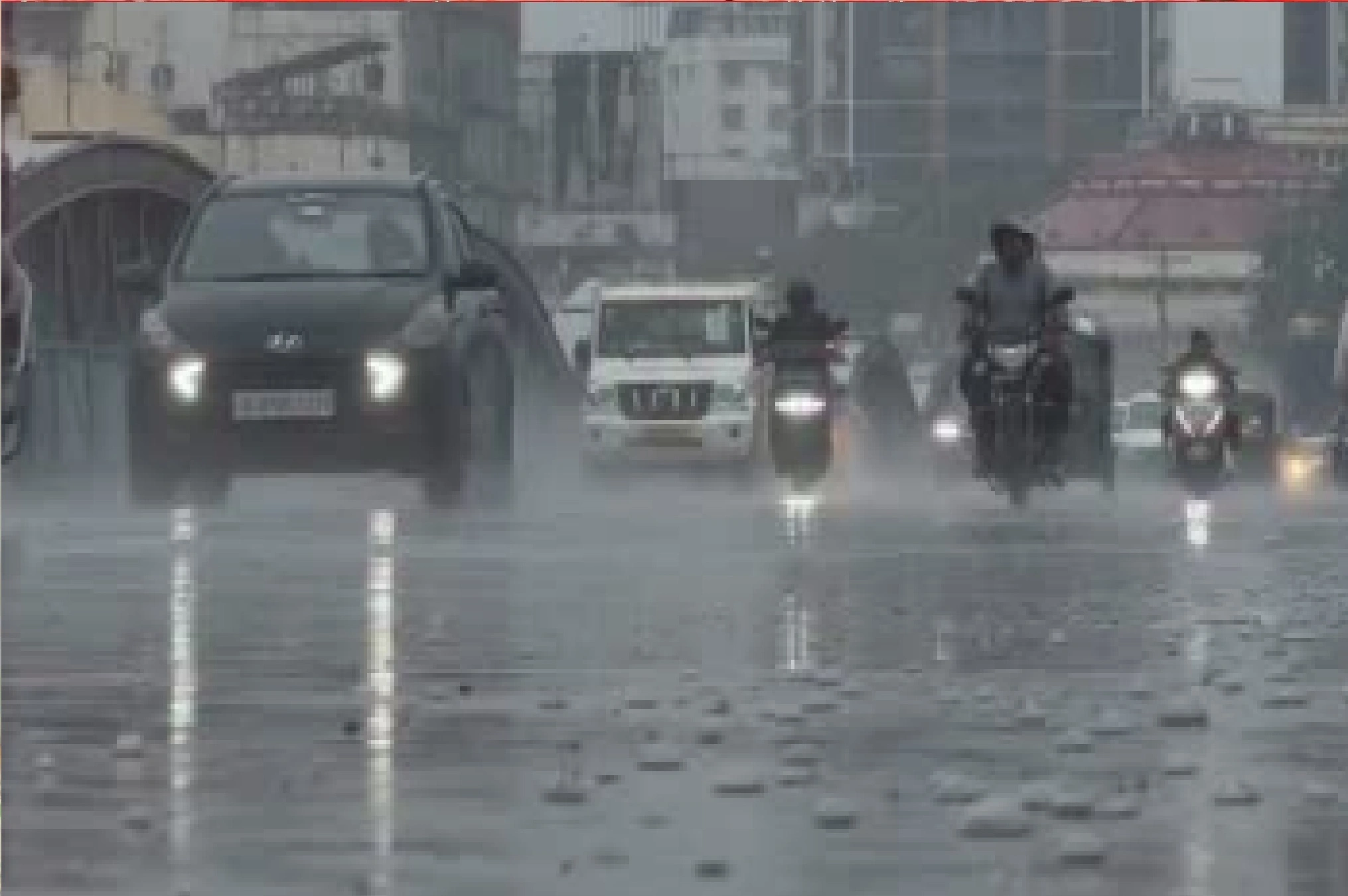 અમદાવાદમાં મેઘરાજાની ધમાકેદાર એન્ટ્રી!