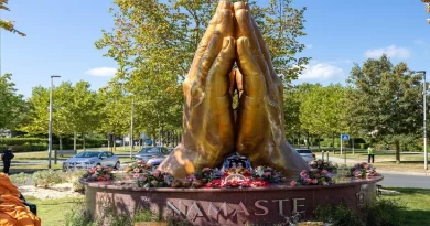 BAPS – Namaste Sculpture, Paris